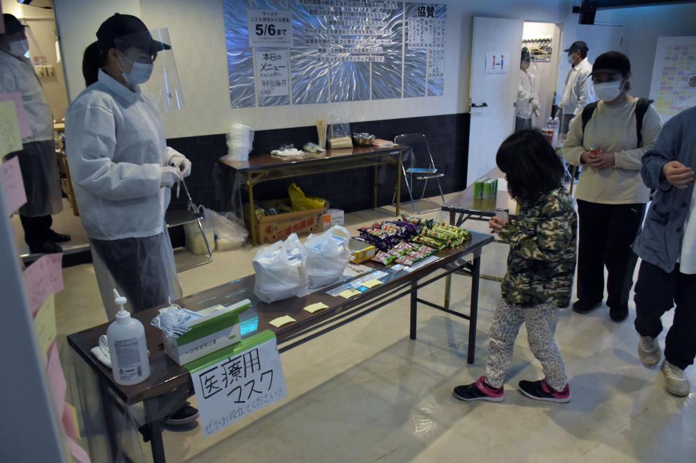 新型コロナ対策 茨城町の会社がボランティア 無料で弁当 マスク提供 水戸の休業バーで活動 茨城新聞