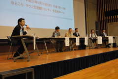 東海村と原子力の将来像についてパネリストや住民がが意見を交わした=30日、東海村舟石川駅東のリコッティ