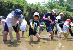 首都圏住民向けに開かれた城里町七会地区の魅力を味わう観光ツアー=城里町小勝