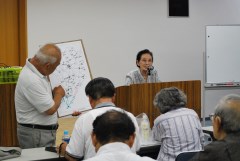 満州引き揚げ体験を語る101歳の大久保あい子さん=水戸市赤塚