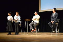 女優の由美かおるさん(左端)らが参加した健康トークショー=県民文化センター