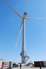 日立製作所が建設した国内最大の風力発電装置=神栖市東和田