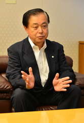 インタビューに応じる村松衛新社長=東京都千代田区の日本原子力発電本店