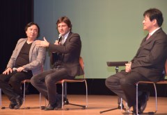 トークショーを行った鈴木國弘さん、レオナルドさん、田淵正文・がん撲滅の会理事長(左から)=鹿嶋市宮中