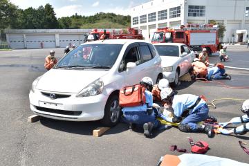 茨城新聞 学んだ救助技術披露 県立消防学校 初任科生が総合訓練 茨城町