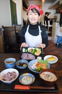 月曜と火曜に出店する薬膳カフェ「一汁三菜」のメニュー=水戸市南町