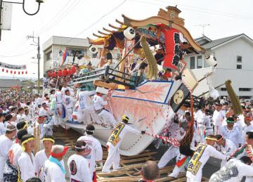 茨城新聞 巨大船に15万人歓声 北茨城 臨時の御船祭