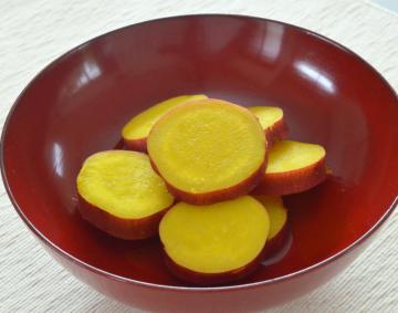 サツマイモのレモン煮
