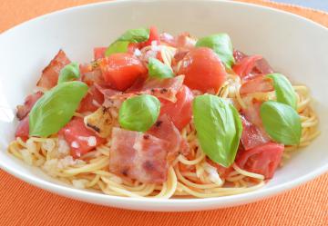 トマトとバジルの冷製パスタ