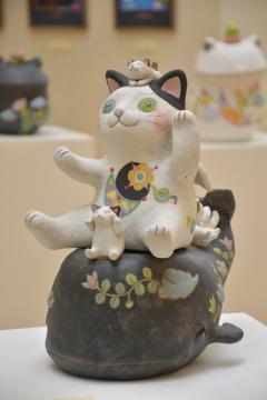 愛知県で昨年開催された「にっぽん招き猫100人展」入選作品「楽園への招待」