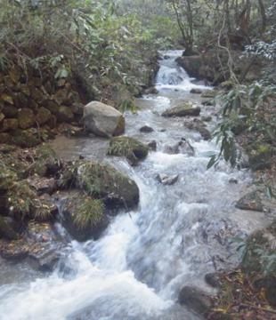 十石堀で、自然の地形を生かした区間(北茨城市提供)