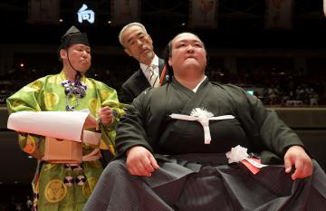 茨城新聞 元横綱稀勢の里が断髪式 力士生活を卒業