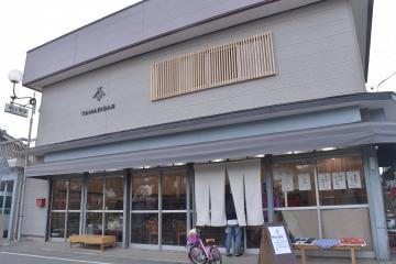 地域拠点として開業した「TAMARIBAR」=つくば市小田