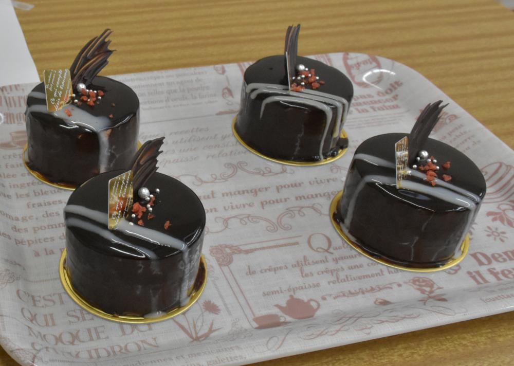 スイーツコンテストで最優秀賞を受賞した「福来るミカンとイチゴのマリアージュ」