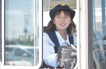 茨城新聞 茨城交通初の女性養成員 バス運転士デビュー