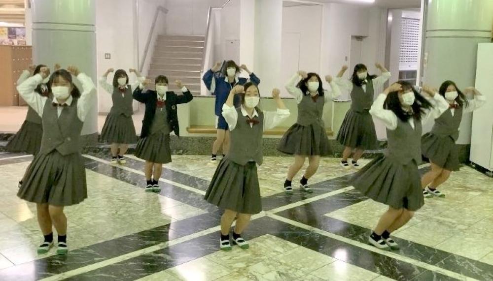 茨城新聞 パンダダンス完成 17日のパンダアートコンテスト表彰式で披露