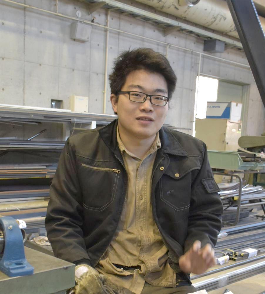 「作品を置いていただける施設があれば」と語る東弘一郎さん=取手市小文間の東京芸術大