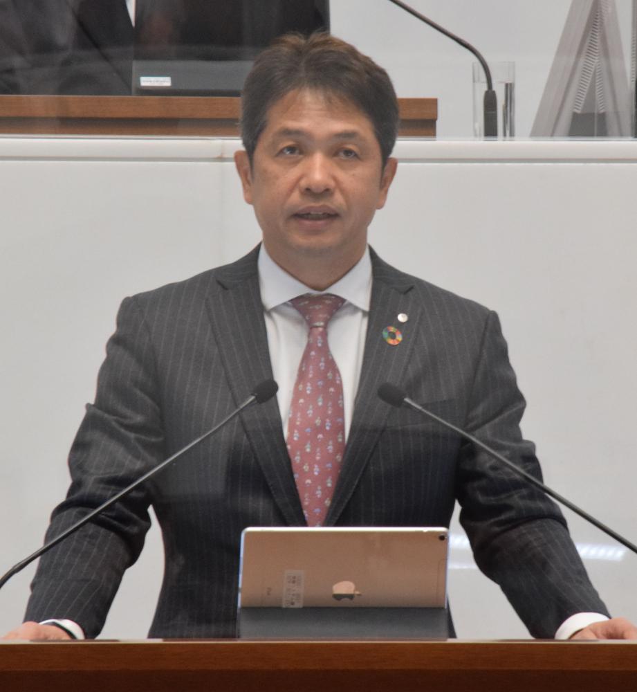 県議会第1回定例会で所信表明する大井川和彦知事=県議会本会議場