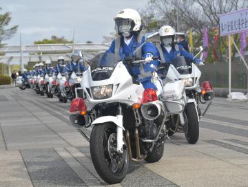 茨城新聞 茨城県警 白バイ隊出動 春の交通安全運動開始