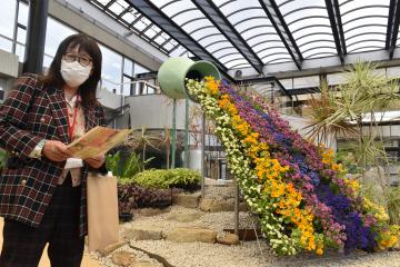 茨城新聞 水戸市植物公園 温室に立体花壇 29日再オープン