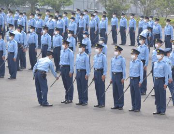 茨城新聞 茨城県警察学校が服装や姿勢 厳しく点検 逮捕術訓練も