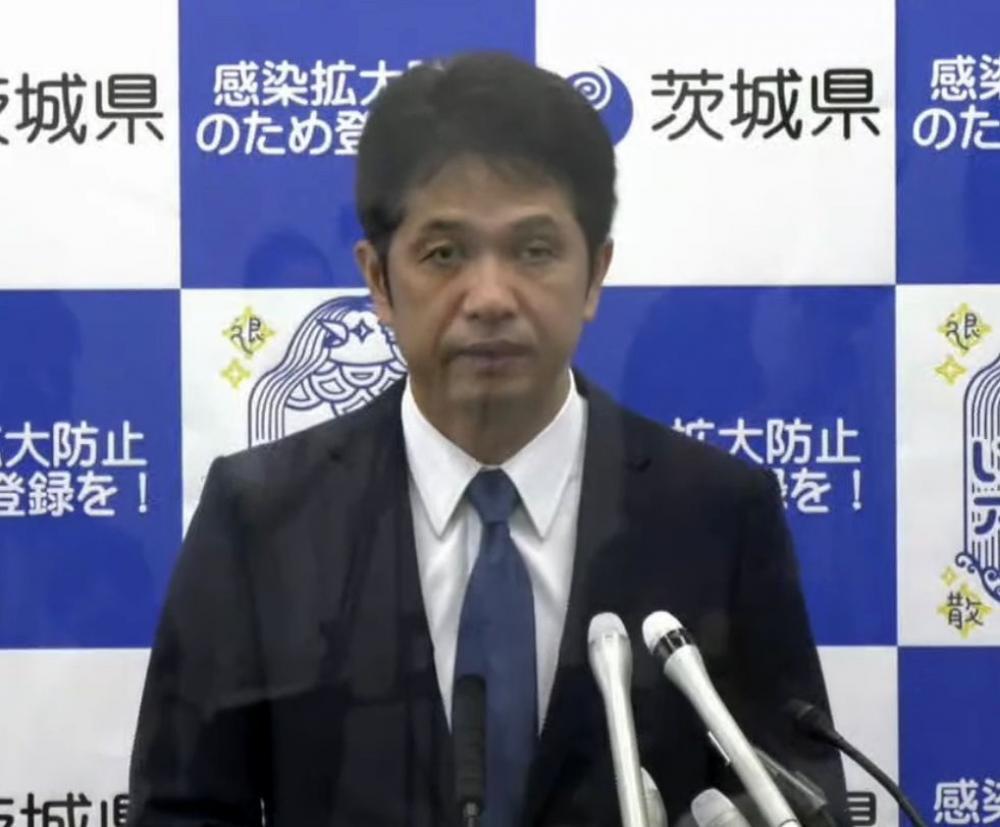 会見する大井川和彦知事