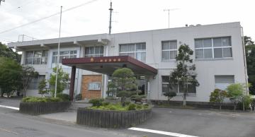 改修工事を行う鉾田警察署の庁舎=鉾田市鉾田