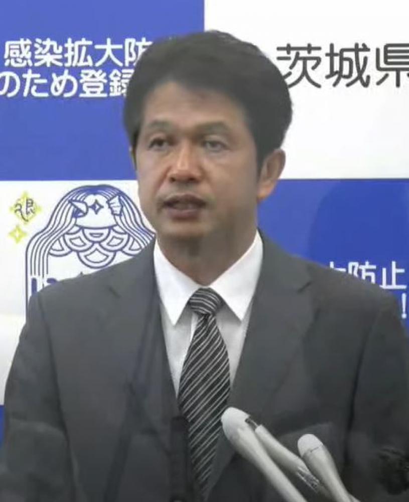 会見する大井川和彦知事