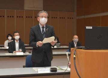 オンラインで東京電力に丁寧な説明の継続を求める小野寺俊副知事=県庁