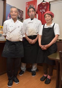 砂押正男さん、正紀さん、紀美枝さん(左から)=鹿嶋市宮津台