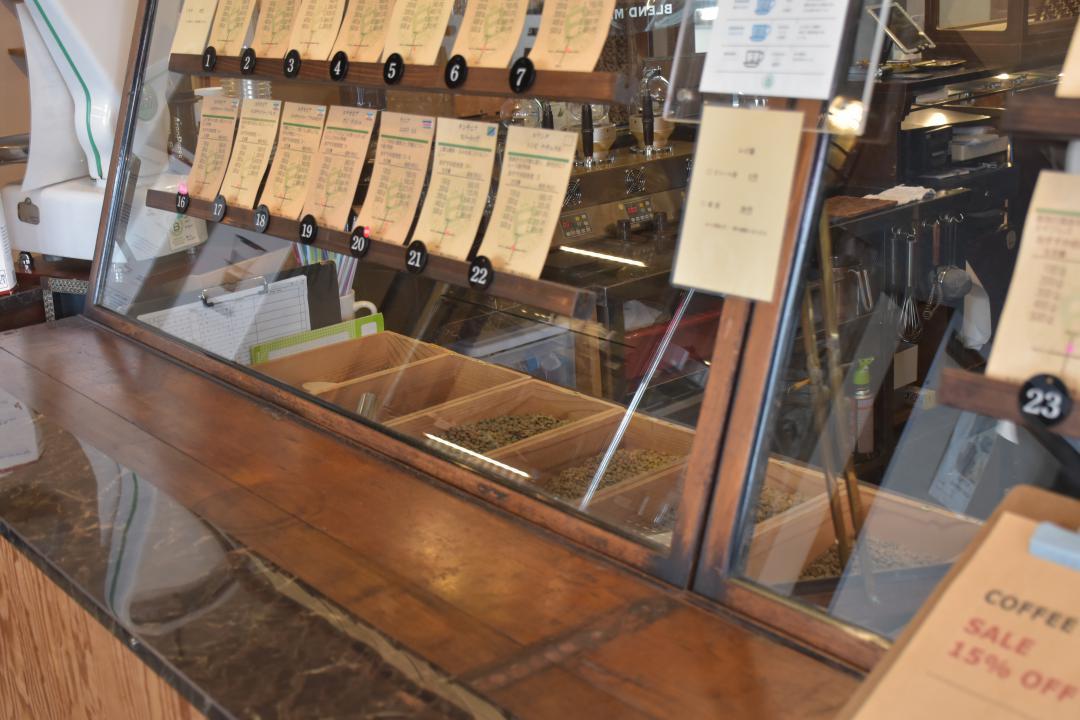 コーヒー専門店「BLEND MARKET」で販売されている生豆。今後は値上げが想定される=水戸市河和田町