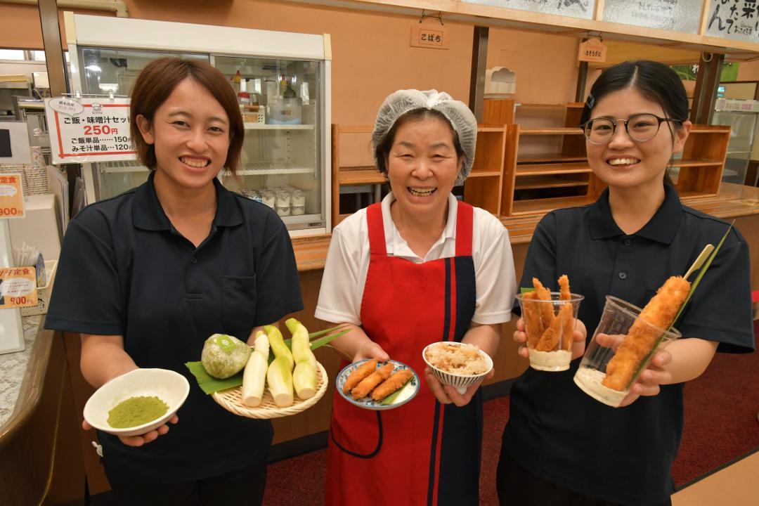 マコモタケを使った商品=潮来市前川の道の駅いたこ