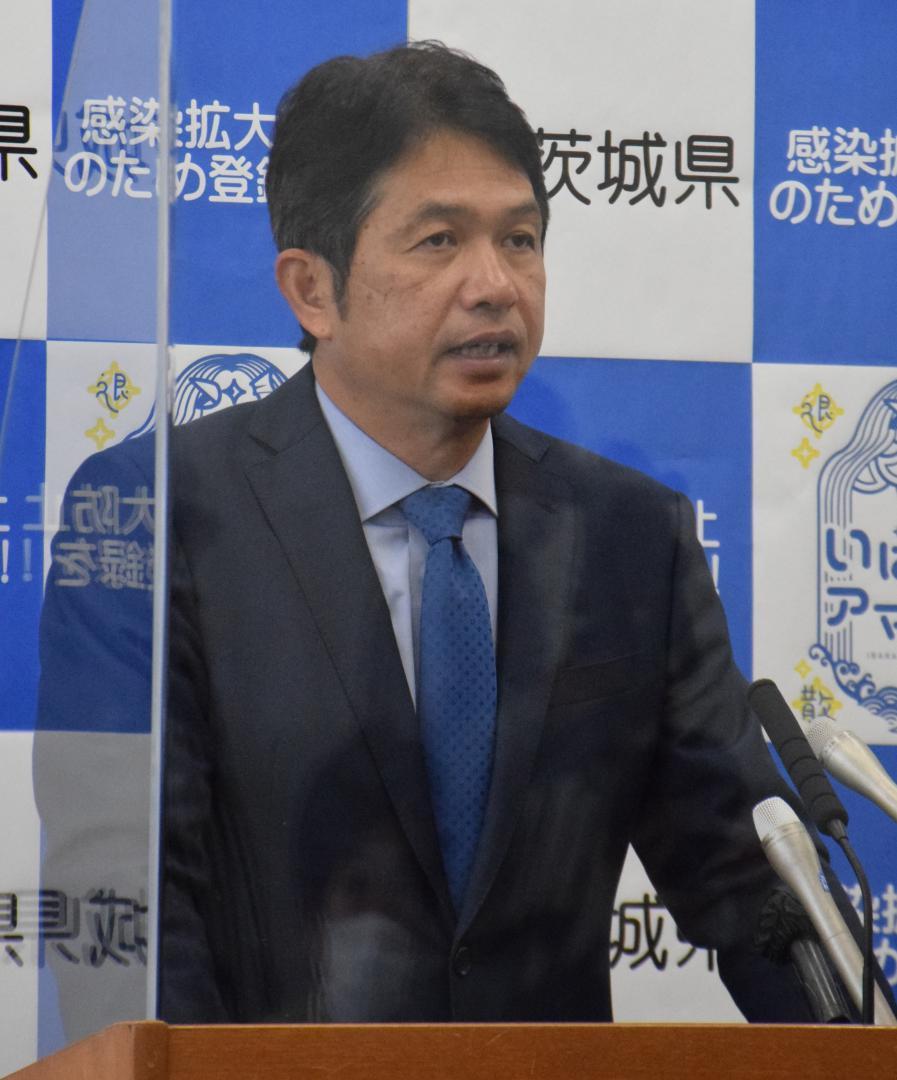 県内の新型コロナウイルス感染拡大の現状認識について説明する大井川和彦知事=県庁