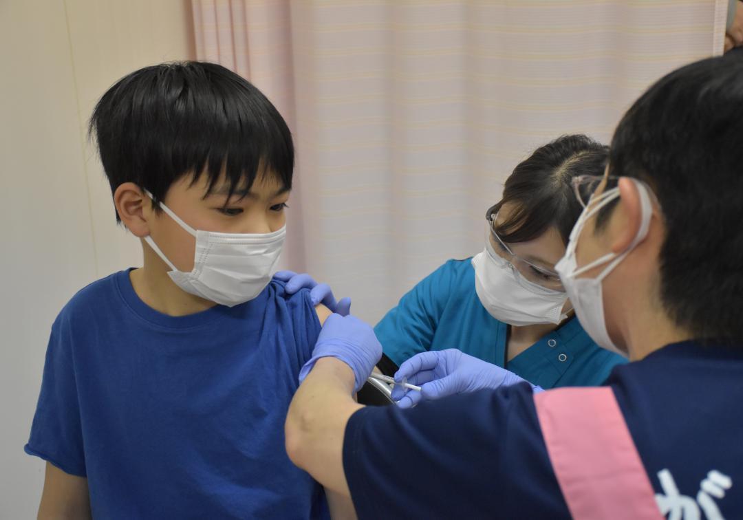 5～11歳の小児を対象に始まった新型コロナウイルスのワクチン接種=常総市新井木町
