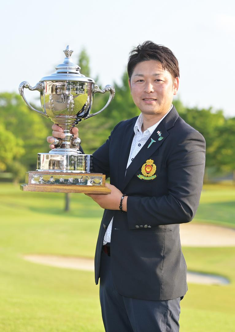 第41回県社会人アマゴルフ選手権大会で初優勝を飾った鈴木清隆(常陸太田)=静ヒルズCC
