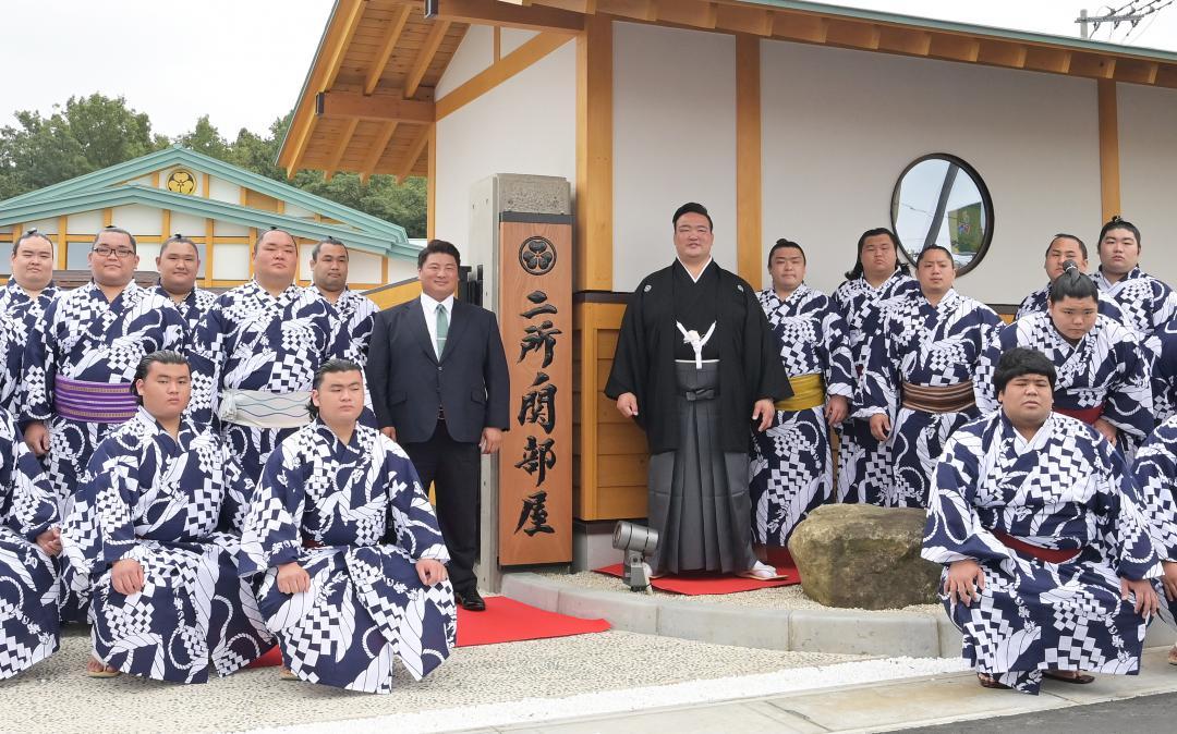 茨城新聞】元横綱稀勢の里・二所ノ関親方が部屋開き 「横綱輩出が夢」 茨城・阿見