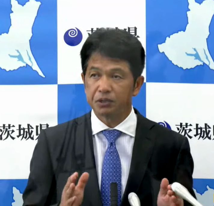 会見する大井川知事=茨城県庁