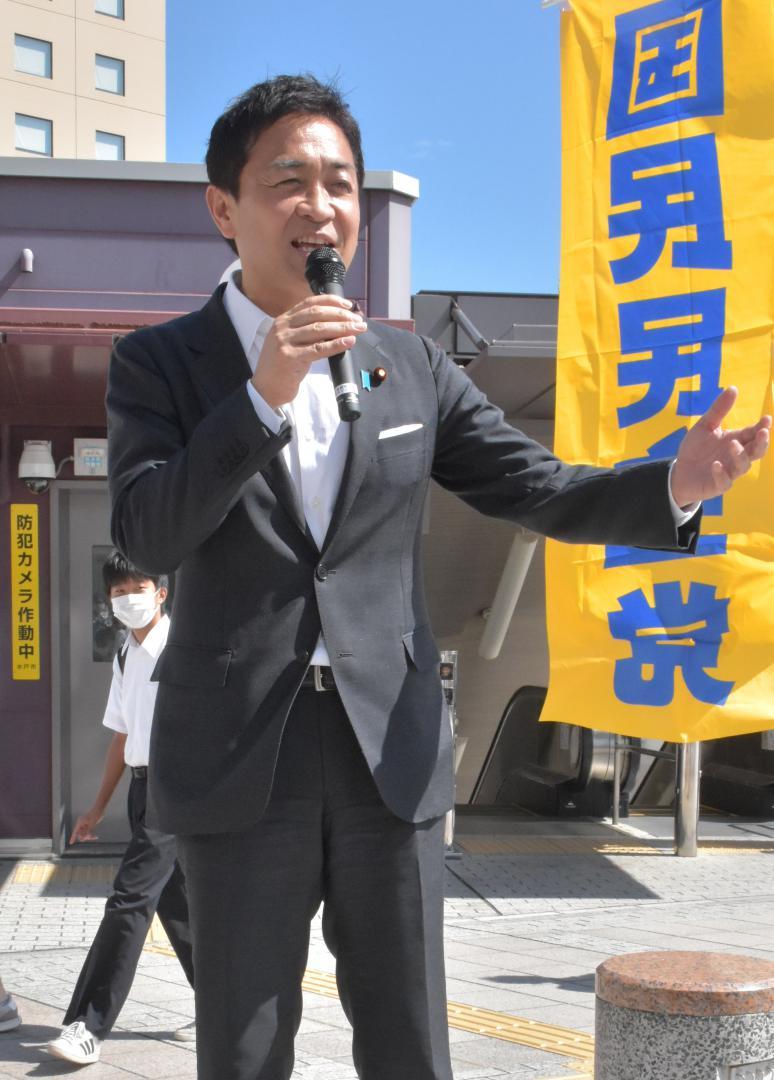 街頭演説する国民民主党の玉木雄一郎代表=水戸市宮町
