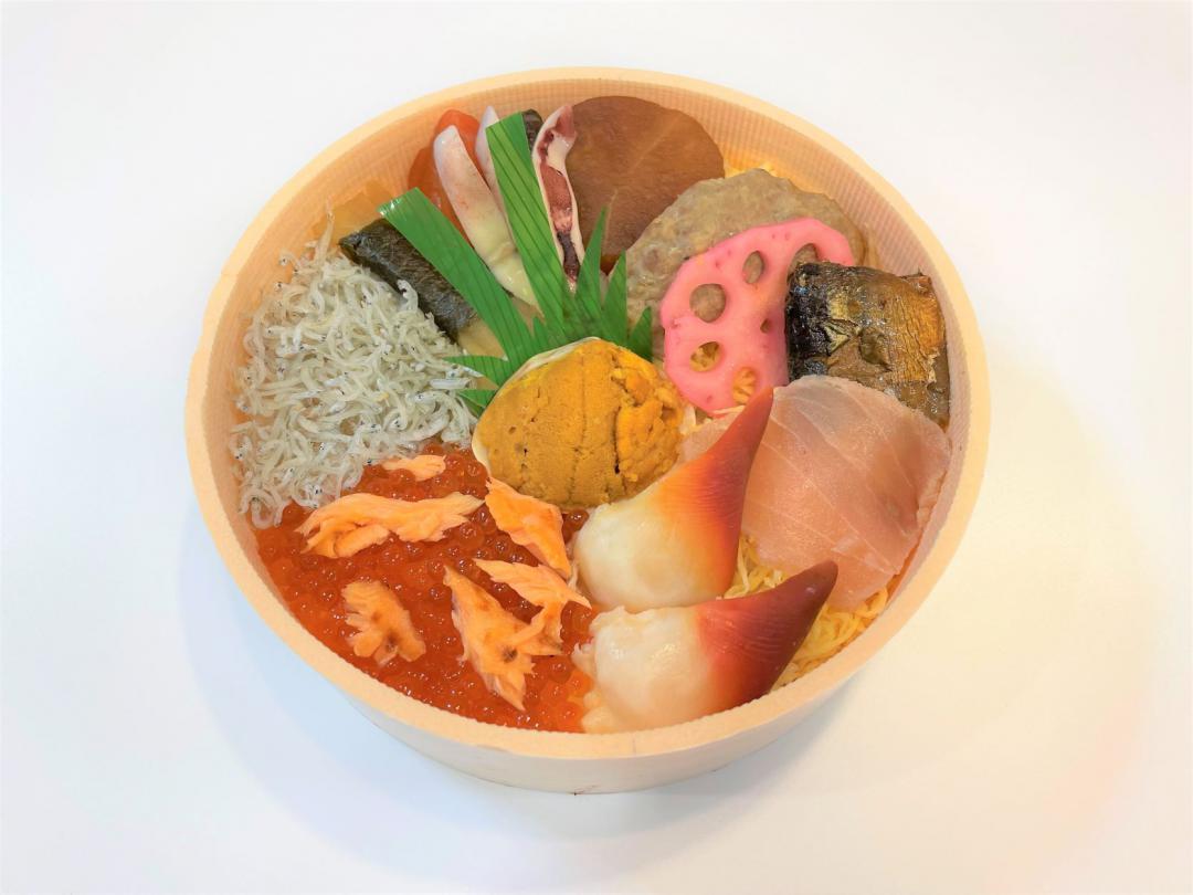 ホッキ貝やさんまのかば焼など海の幸を中心に味わえる「磐城の国弁当」の中身のイメージ(JR東日本水戸支社提供)
