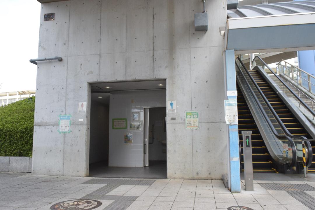 8月に放火された公衆トイレ=牛久市ひたち野西