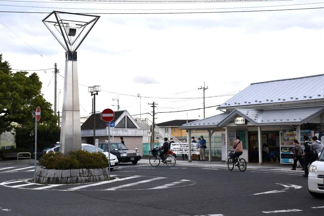鉄道開業150周年当日のJR常陸大宮駅前=14日午後、常陸大宮市南町