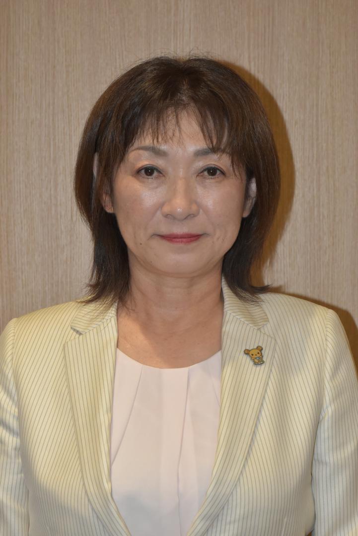 安藤真理子氏