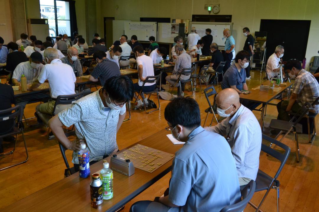 熱戦を繰り広げたアマ将棋名人戦県大会=桜川市加茂部
