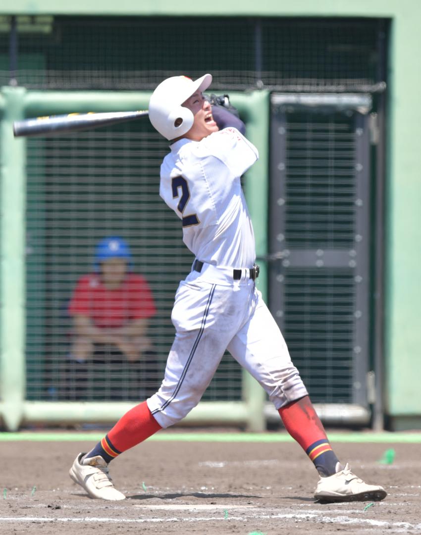 取手松陽―竜ケ崎一　9回裏取手松陽2死一塁、板垣が右翼線への適時三塁打を放ち同点に追い付く=ジェイコム土浦