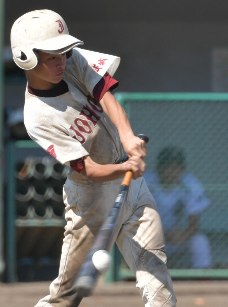 城里常北-岩間・稲田　6回表城里常北1死満塁、加藤が右前に2点適時打を放ち逆転=さくら運動公園野球場
