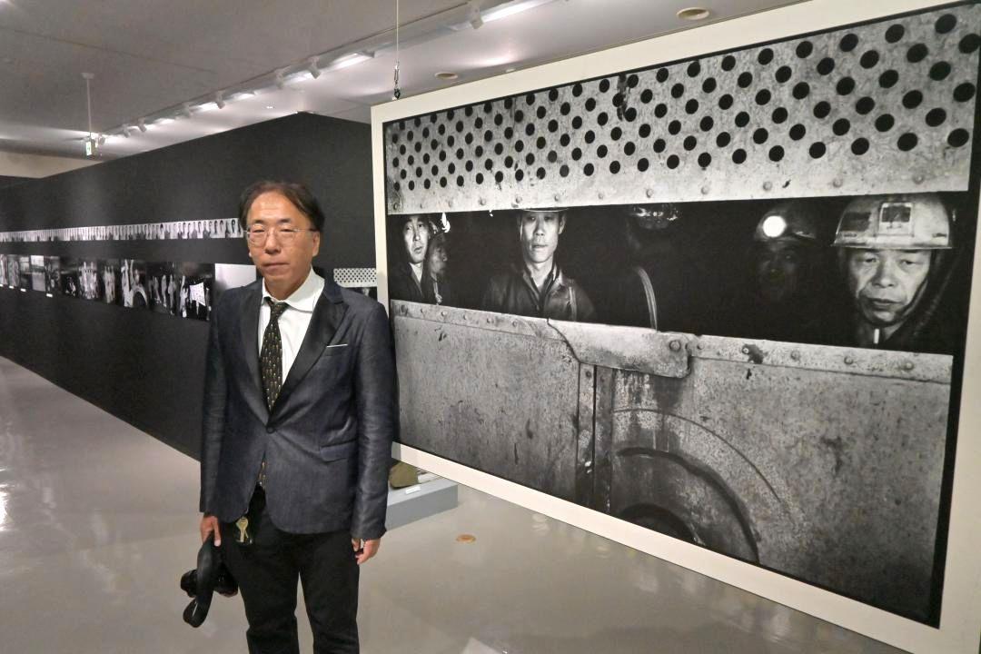 茨城新聞】日立鉱山 人々の記録 閉山前後捉えた写真展 茨城・日立市出身の中井川さん 働く姿や歩み追った130点