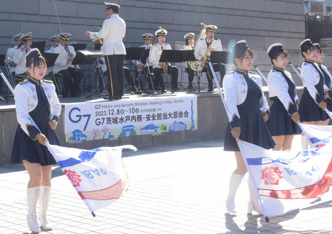 G7水戸内務・安全担当相会合の開催をPRした県警音楽隊=水戸市五軒町
