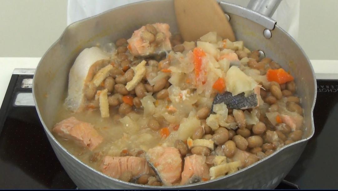 しもつかれ令和風調理風景
