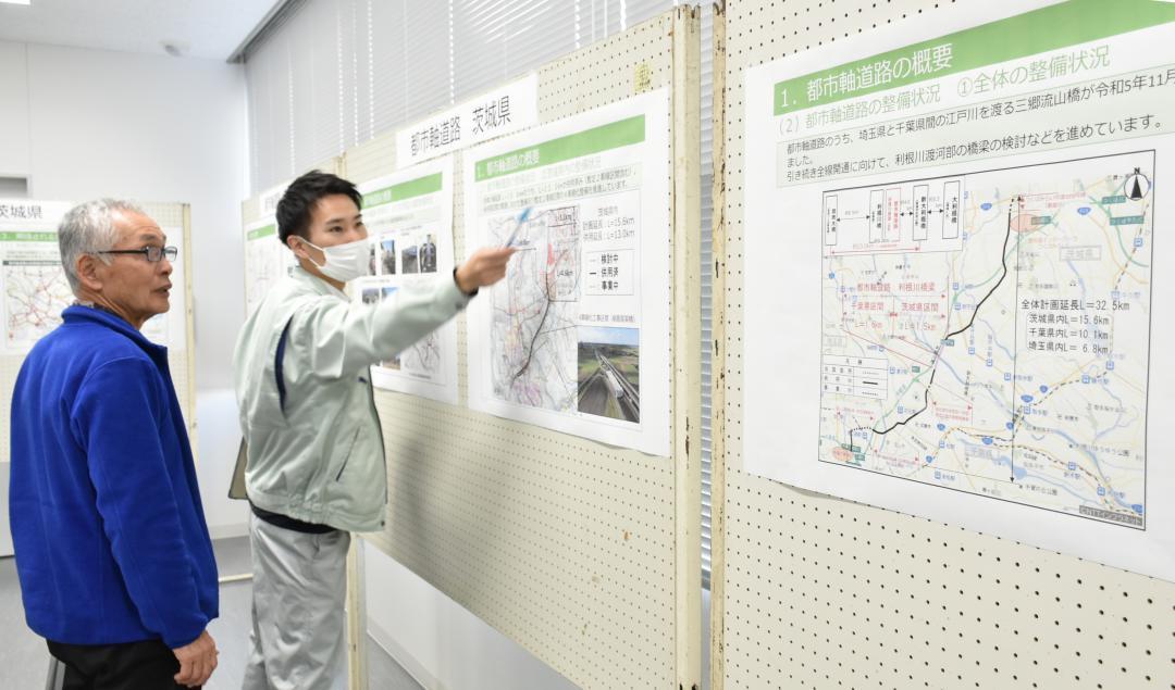 守谷SAスマートICと都市軸道路の説明会=守谷市内
