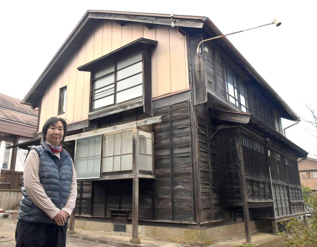 「白牙会」の活動拠点だった建物を管理する山田純子さん=水戸市内
